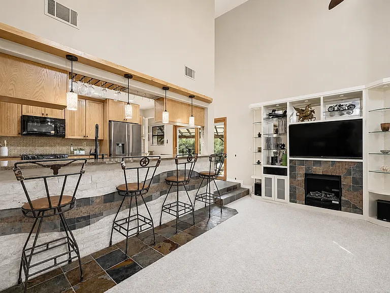 122 Acapulco Dr — Photo 10