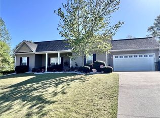 102 Dana Lynn Ln, Pendleton, SC 29670