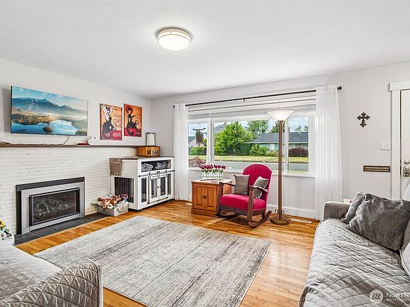 3rd image of 708 5th Avenue SE
