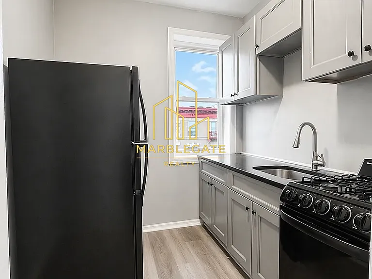 233 Littleton Ave #11E — Photo 2