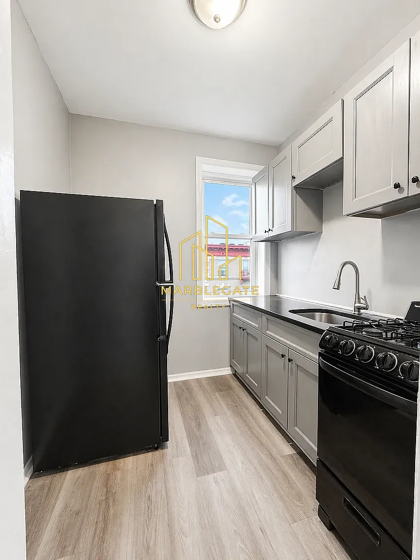 Building Photo - 233 Littleton Ave #11E