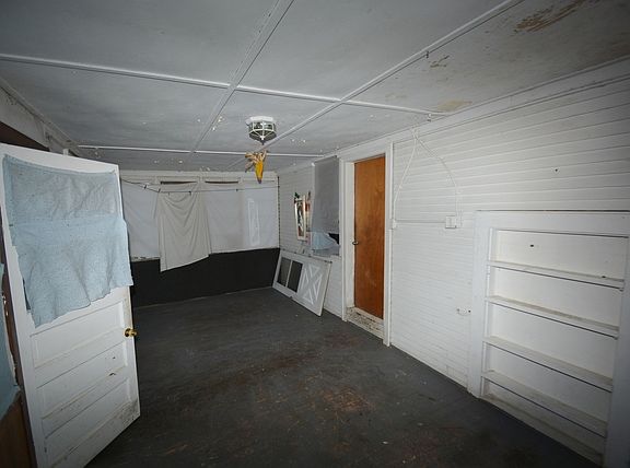 3rd image of 4715 Spencer Ave
