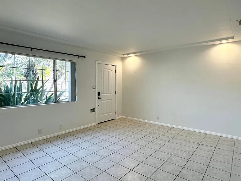 2133 N Buena Vista St — Photo 20
