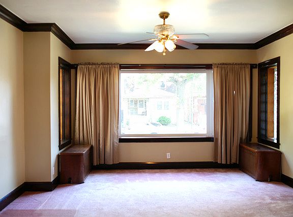 3rd image of 5049 W Oakdale Ave