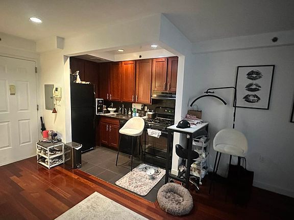 2nd image of 21-22 Newtown Ave #1A