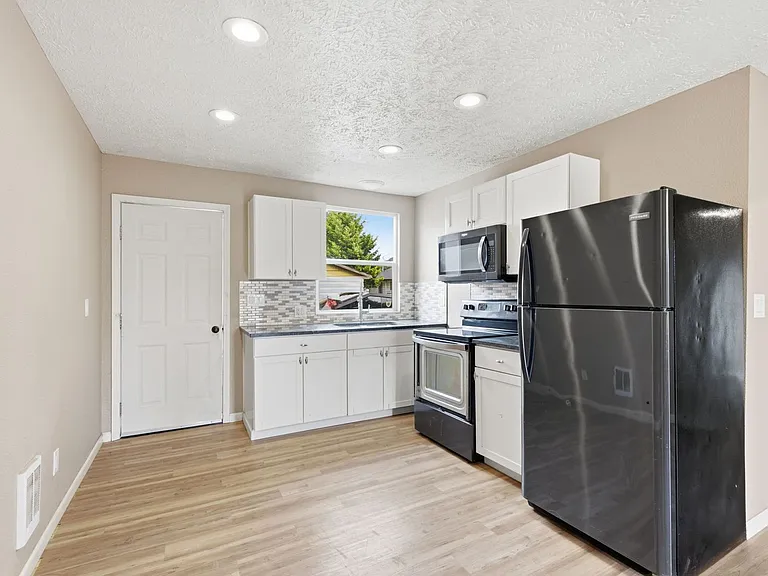 321 E Grace St — Photo 3