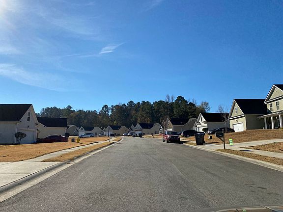 4th image of 2418 Orchard Dr