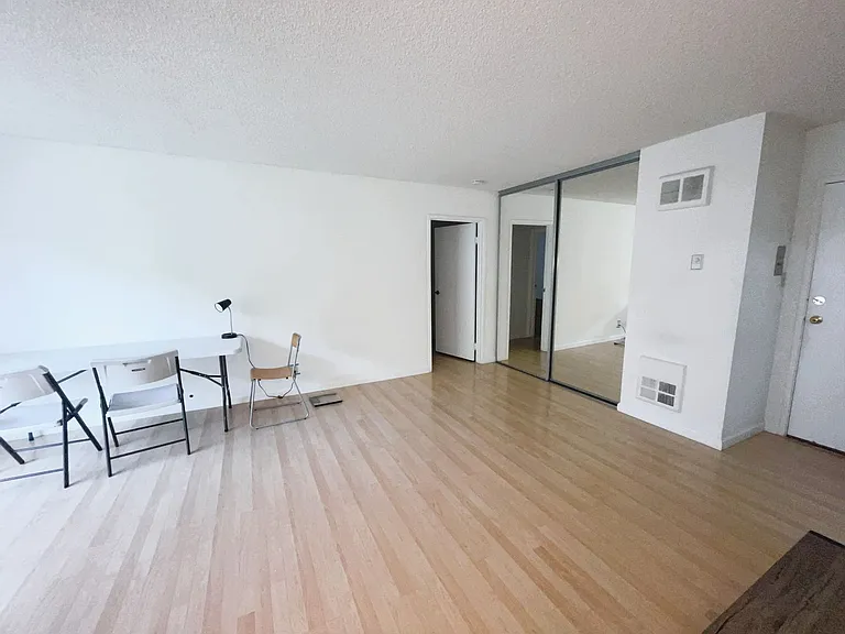902 Peninsula Ave #207 — Photo 2