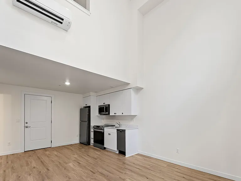 1820 NE Davis St #203 — Photo 17