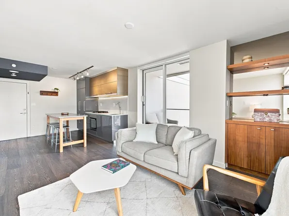 189 Keefer St #1006, Vancouver, BC V6A 0C8