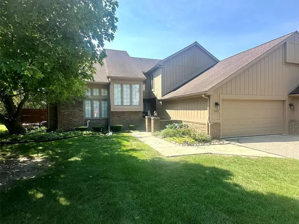 37876 N Laurel Park Dr, Livonia, MI 48152