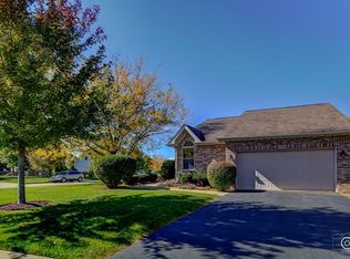 935 Foxpointe Dr #935, Sycamore, IL 60178