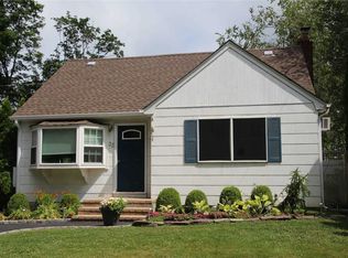 33 Crooked Hill Rd #UP, Huntington, NY 11743