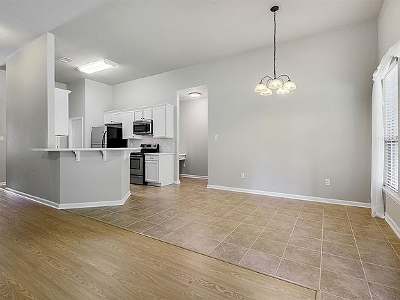 4th image of 1221 S Sanctuary Ave