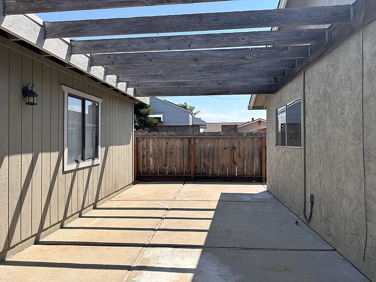 984 McKenzie Ave — Photo 9