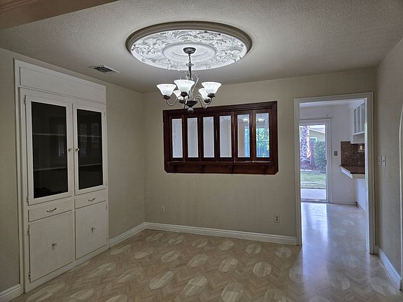3rd image of 2112 Glasgow Dr