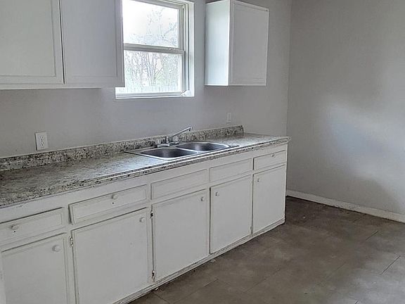 2nd image of 3020 Waverly St
