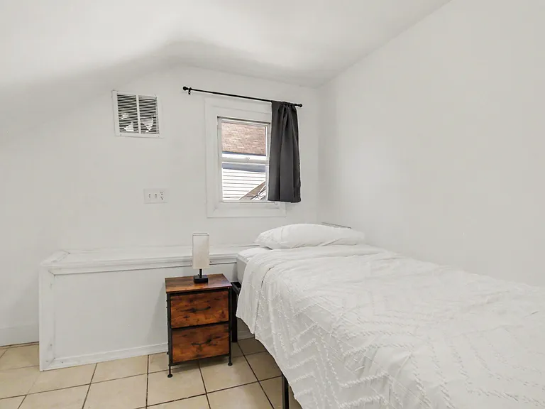 Fernhill Ave — Photo 2