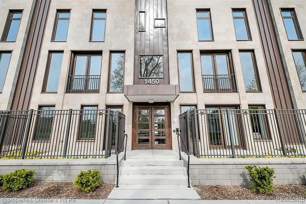 1 bed, 1.0 bath, 883 sqft, $2,250 — Photo 1