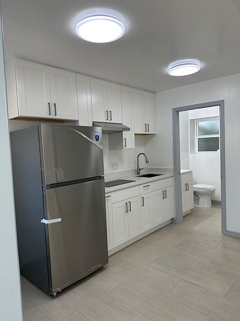 1st image of 419 21st Ave #419