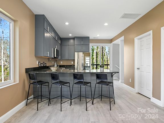5th image of 715 Knollwood Dr