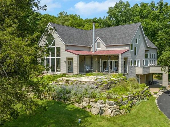4635 Chateau Ln, Pacific, MO 63069
