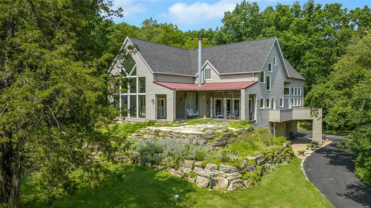 4635 Chateau Ln photo 1