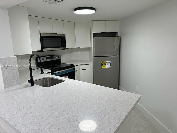4th image of 9425 Fontainebleau Blvd APT 109