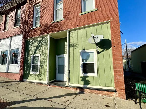 617 E 4th St, Tonganoxie, KS