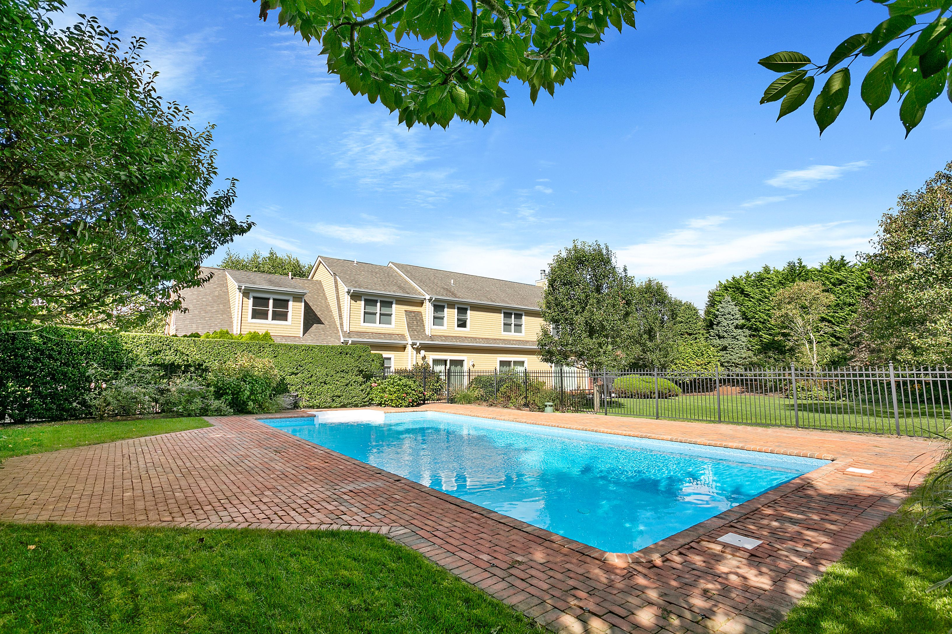 29 Post Fields Ln, Quogue, NY 11959 Out East