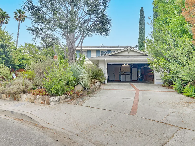 24308 Shrewsbury Cir — Photo 19