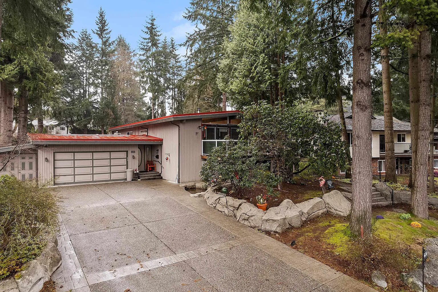 6436 McKenzie Dr photo 1