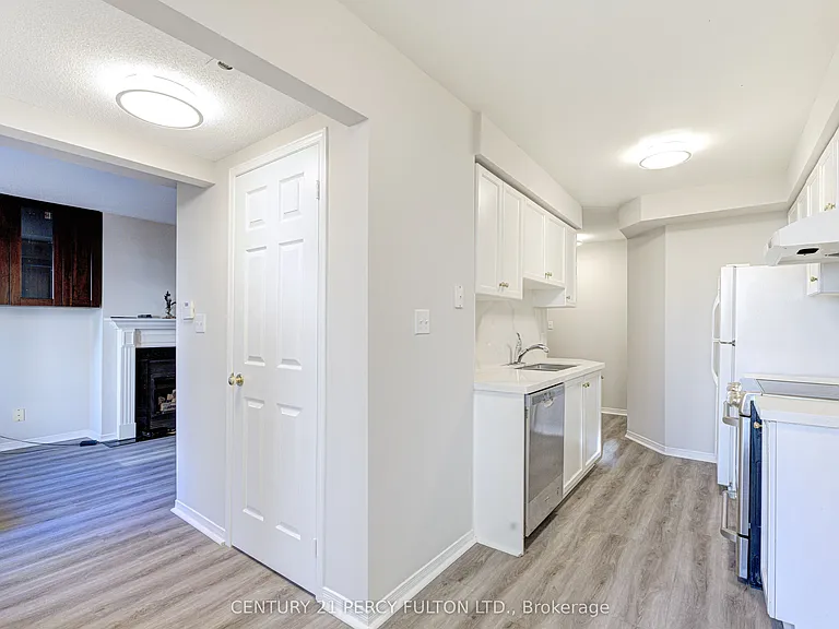 28 Rosebank Dr #907 — Photo 16