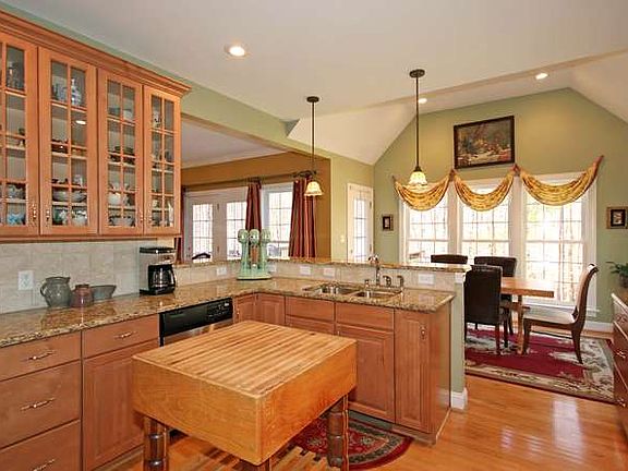 4th image of 109 Tennessee Cir