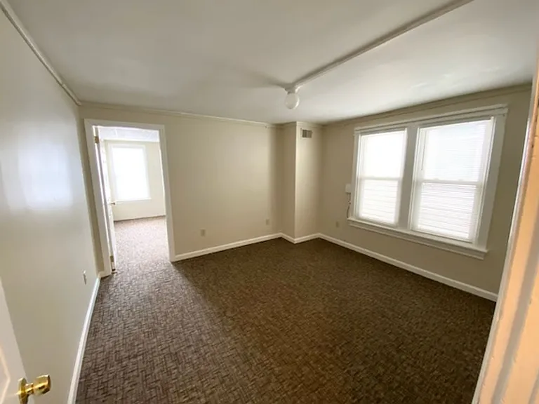 912 Salem Ave — Photo 8