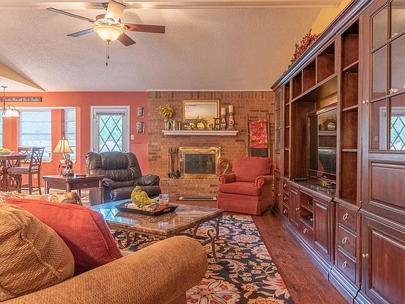 4th image of 2806 Teakwood Dr