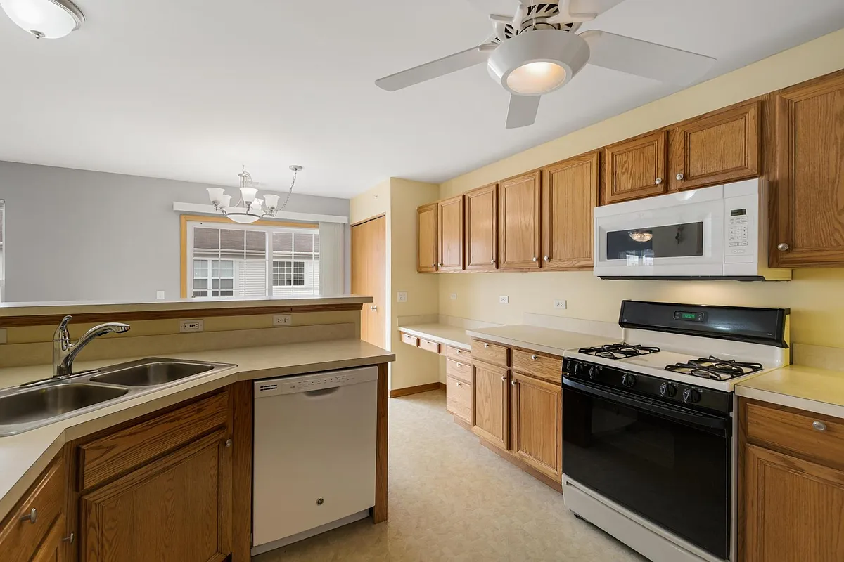 Building Photo - 680 Mill Cir #204