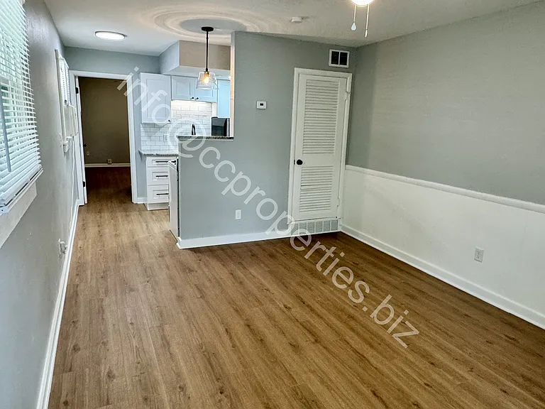 269 S Monroe Ave #C — Photo 13