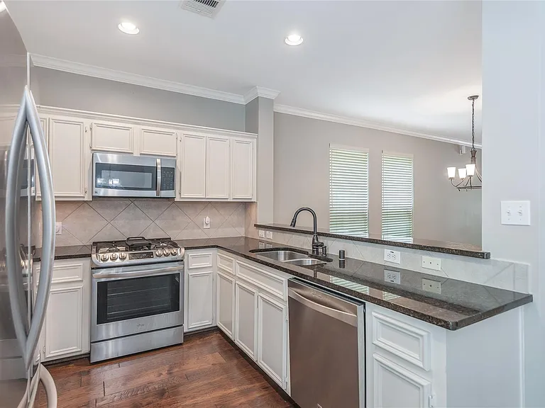 1207 Nagle St — Photo 14