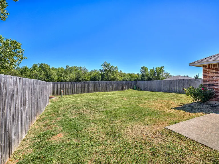 1104 Westridge Dr — Photo 24