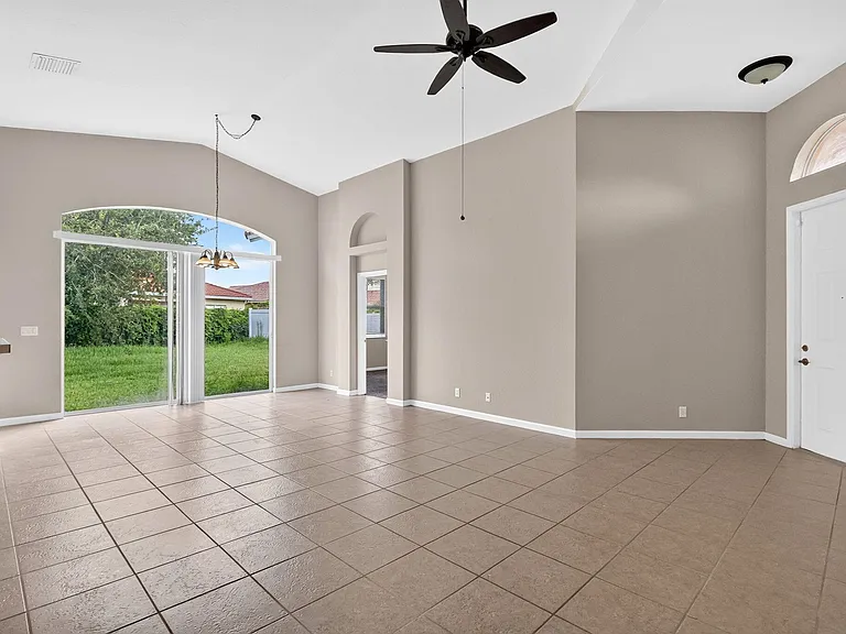 6305 Spring Lake Ter — Photo 8