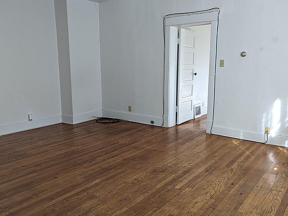 4th image of 704 W White St #1
