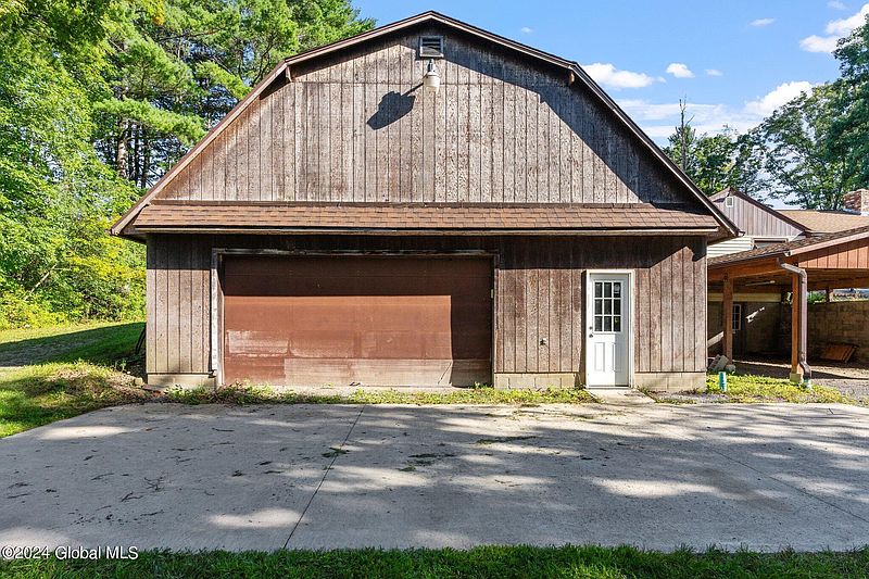 4th image of 2728 Lower Gregg Road