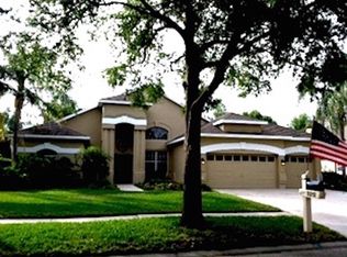 5212 Laurel Pointe Dr, Valrico, FL 33596