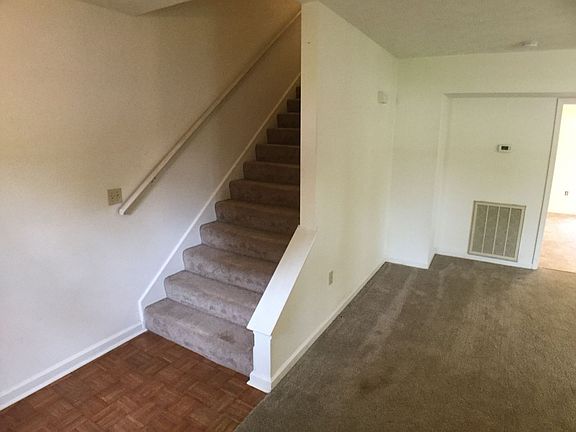 2nd image of 585 Kamran St