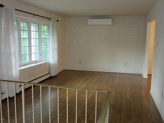 5th image of 30 Mountain Dr