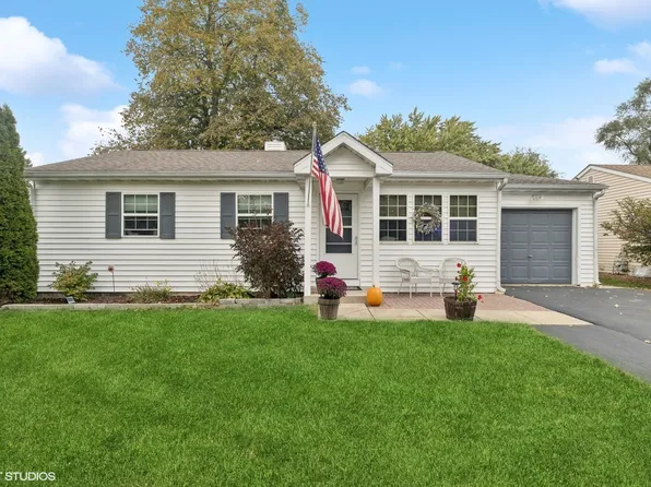 1394 Snowberry Ln, Crystal Lake, IL 60014
