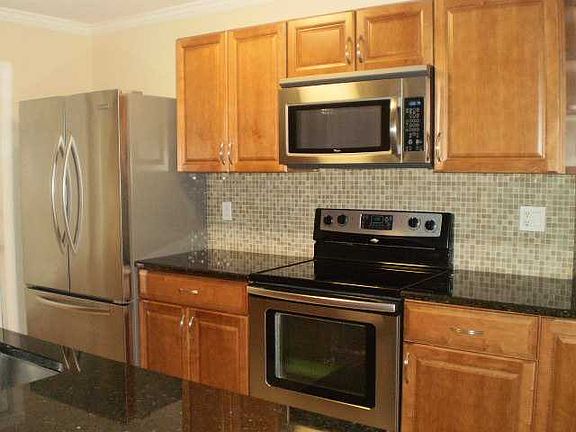 3rd image of 840 SE Degan Dr