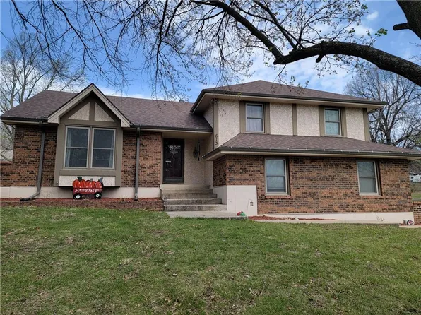 613 NE Locust Dr, Blue Springs, MO 64014