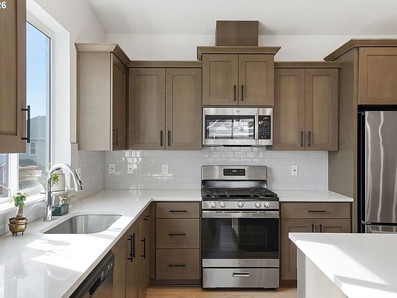 3rd image of 11664 SE Crown Point Way